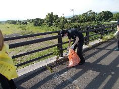 員弁川沿掃除活動